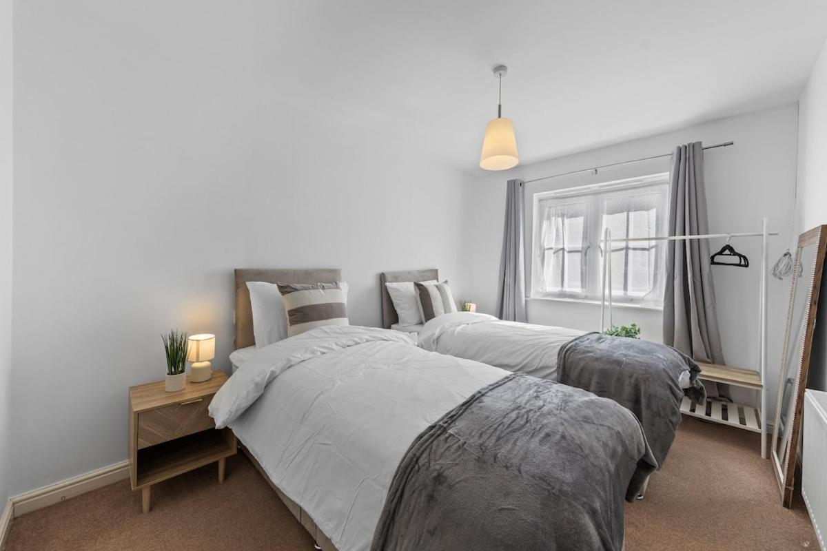 Spacious 3br Home, Sleeps 8, Free Parking, Fast Wifi, Long & Contractors Welcome