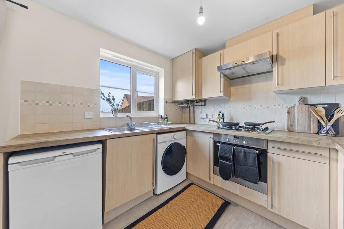 Spacious 3br Home, Sleeps 8, Free Parking, Fast Wifi, Long & Contractors Welcome Holiday home Leicester