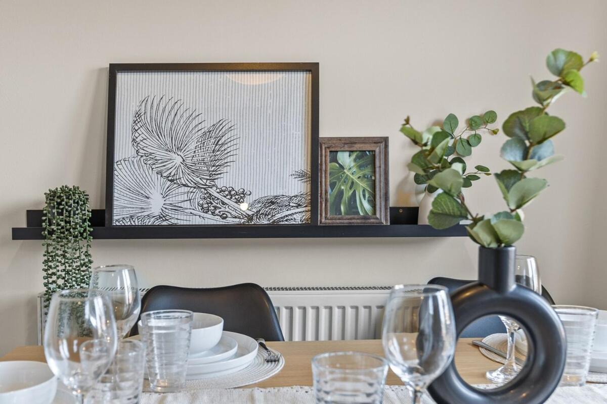 Spacious 3br Home, Sleeps 8, Free Parking, Fast Wifi, Long & Contractors Welcome Holiday home *