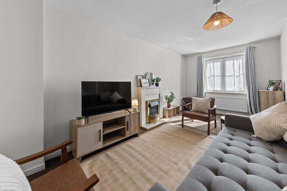 Spacious 3br Home, Sleeps 8, Free Parking, Fast Wifi, Long & Contractors Welcome Leicester