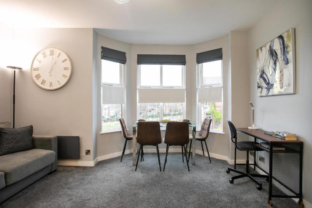 Entire Luxurious 2 Bedroom Flat Apartment