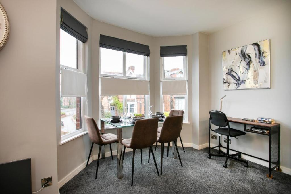 Apartment Entire Luxurious 2 Bedroom Flat