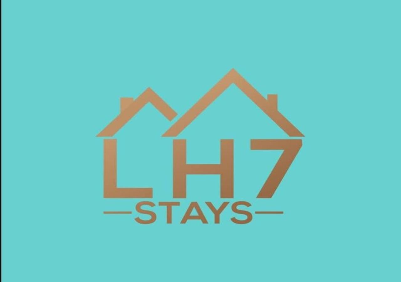 5 Bed House, Sleeps 9, Separate, Driveway, Close To