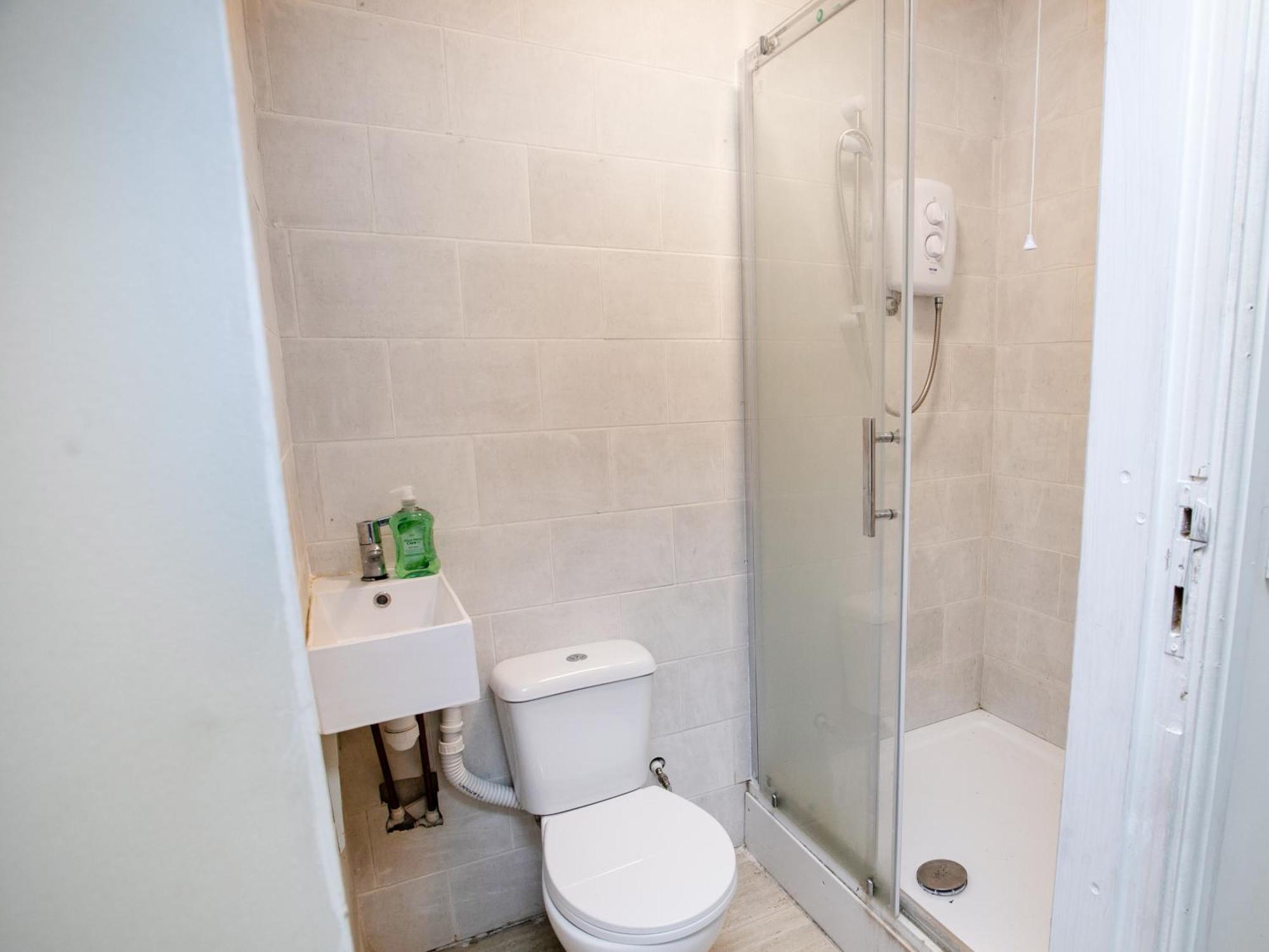 Holiday home 5 Bed House, Sleeps 9, Separate, Driveway, Close To Leicester