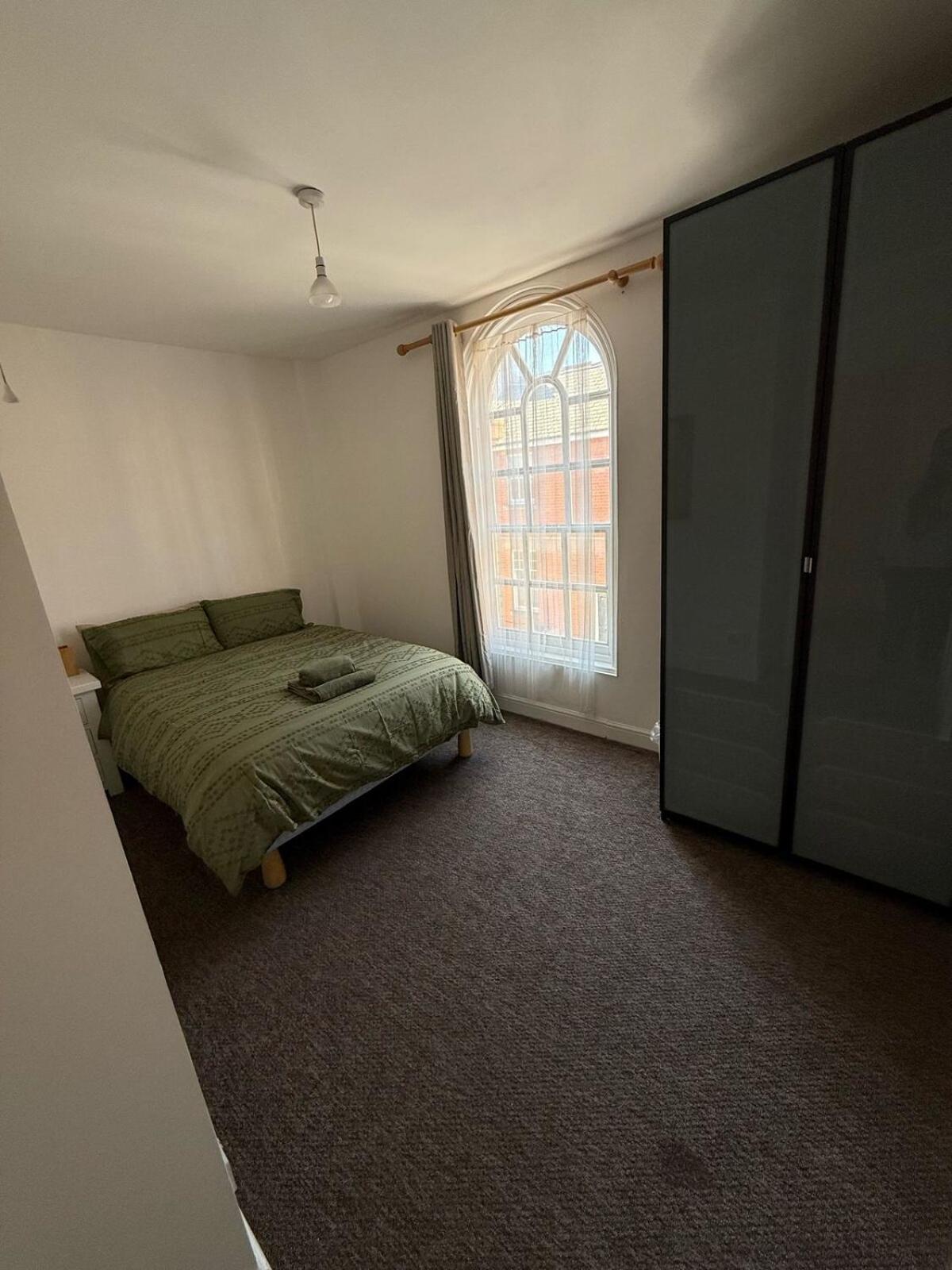 Holiday home Location - 3 Bedroom Spacious Townhouse - Wifi - Netflix *