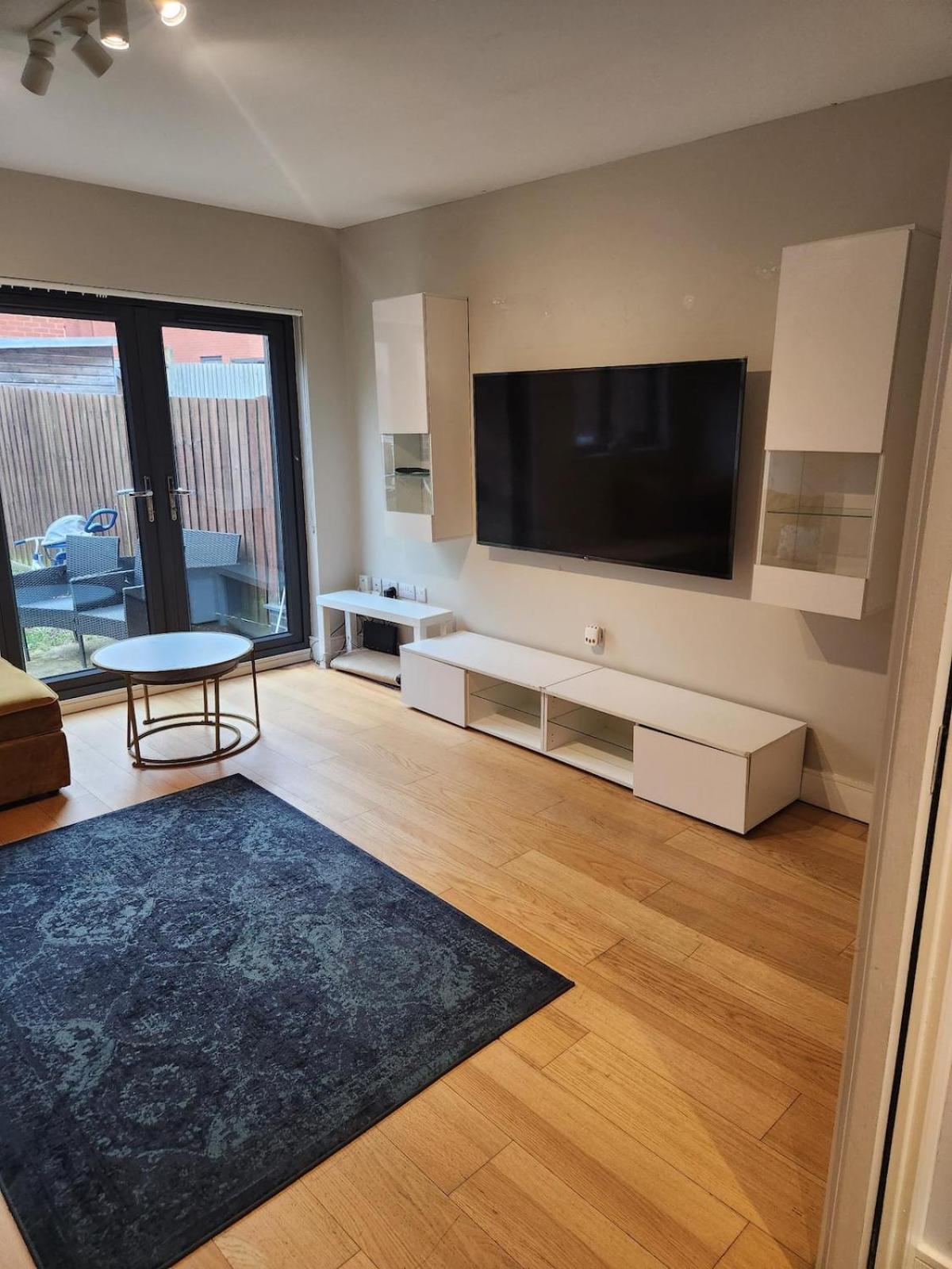 2 Bedroom Modern Holiday home *