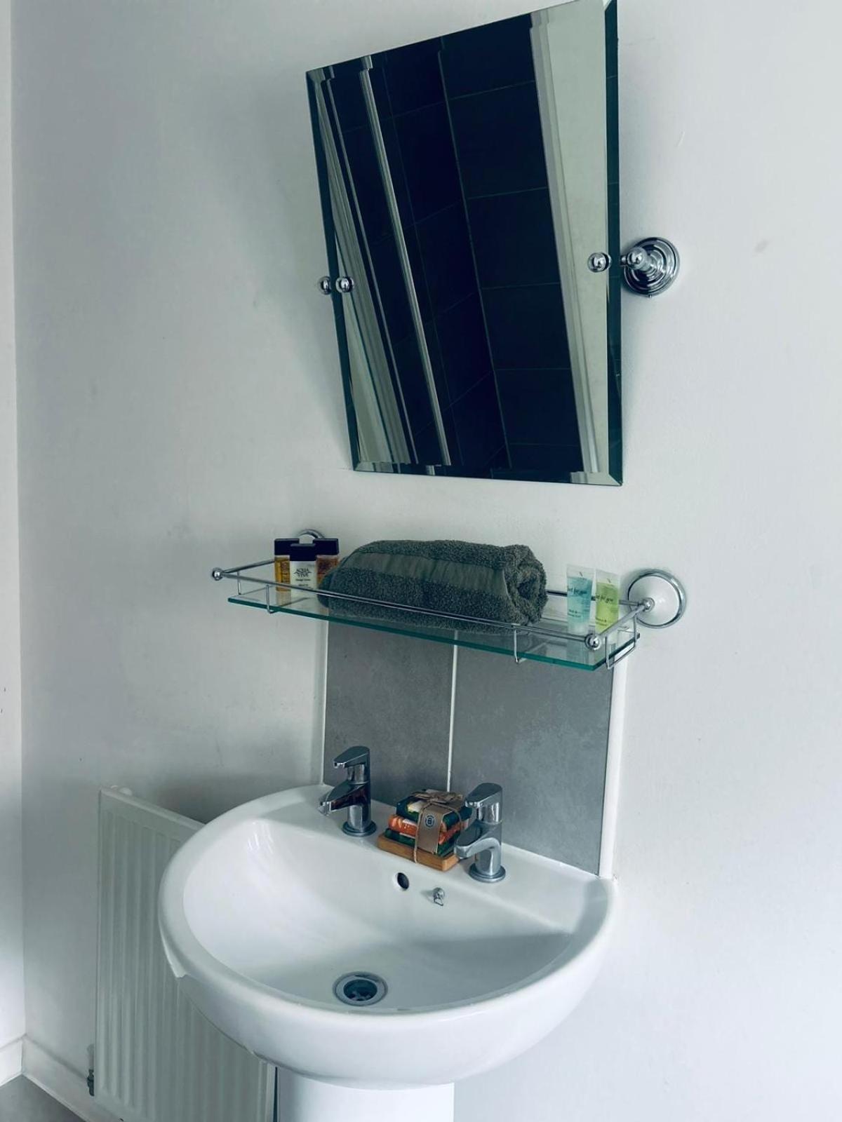 Apartment Trendy 2 Bed Hideaway With Secure Parking