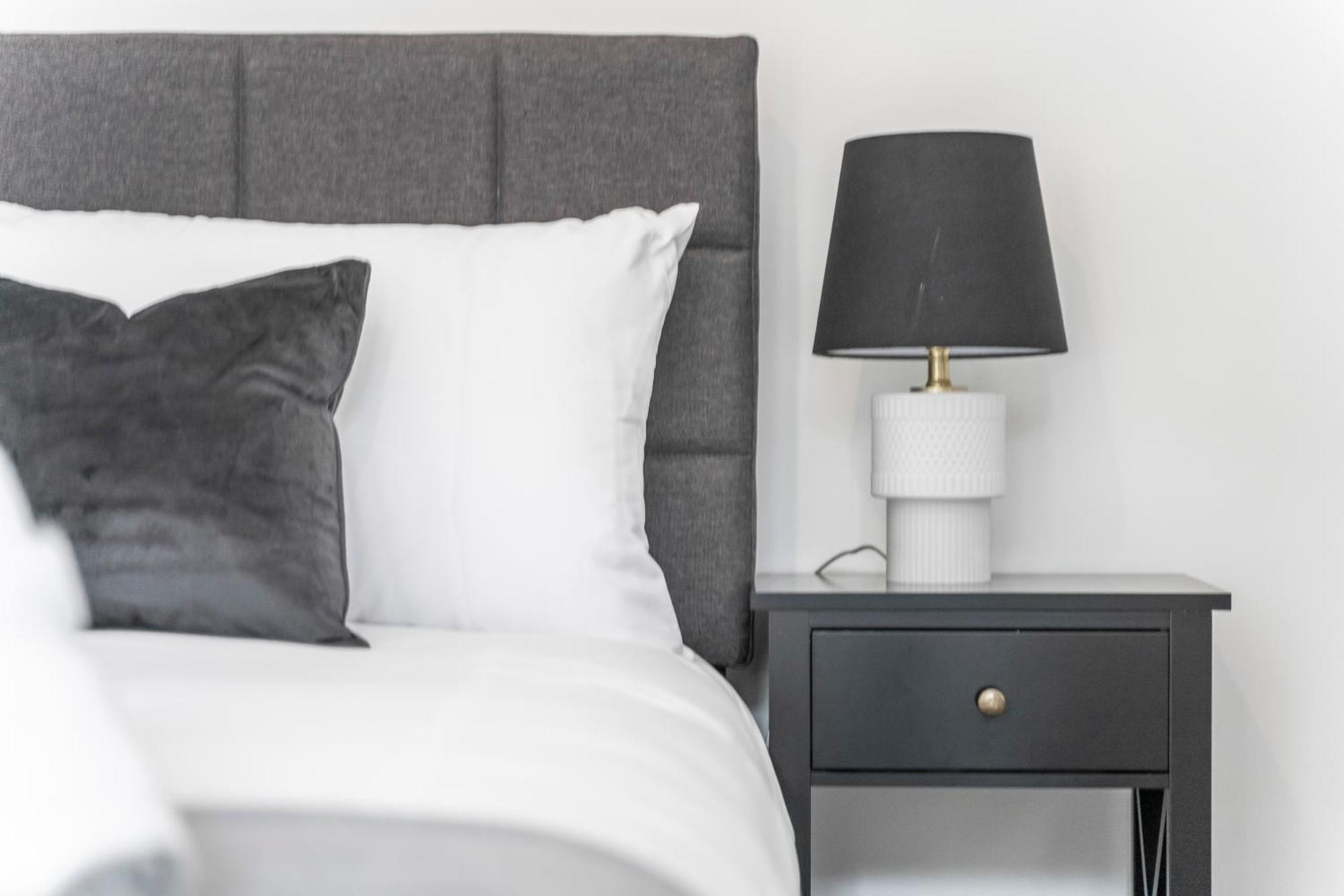 4br - Garden - Sleeps 10 Leicester