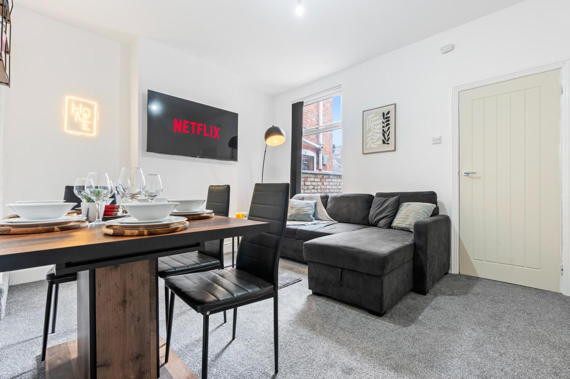 4br - Garden - Sleeps 10 Holiday home Leicester