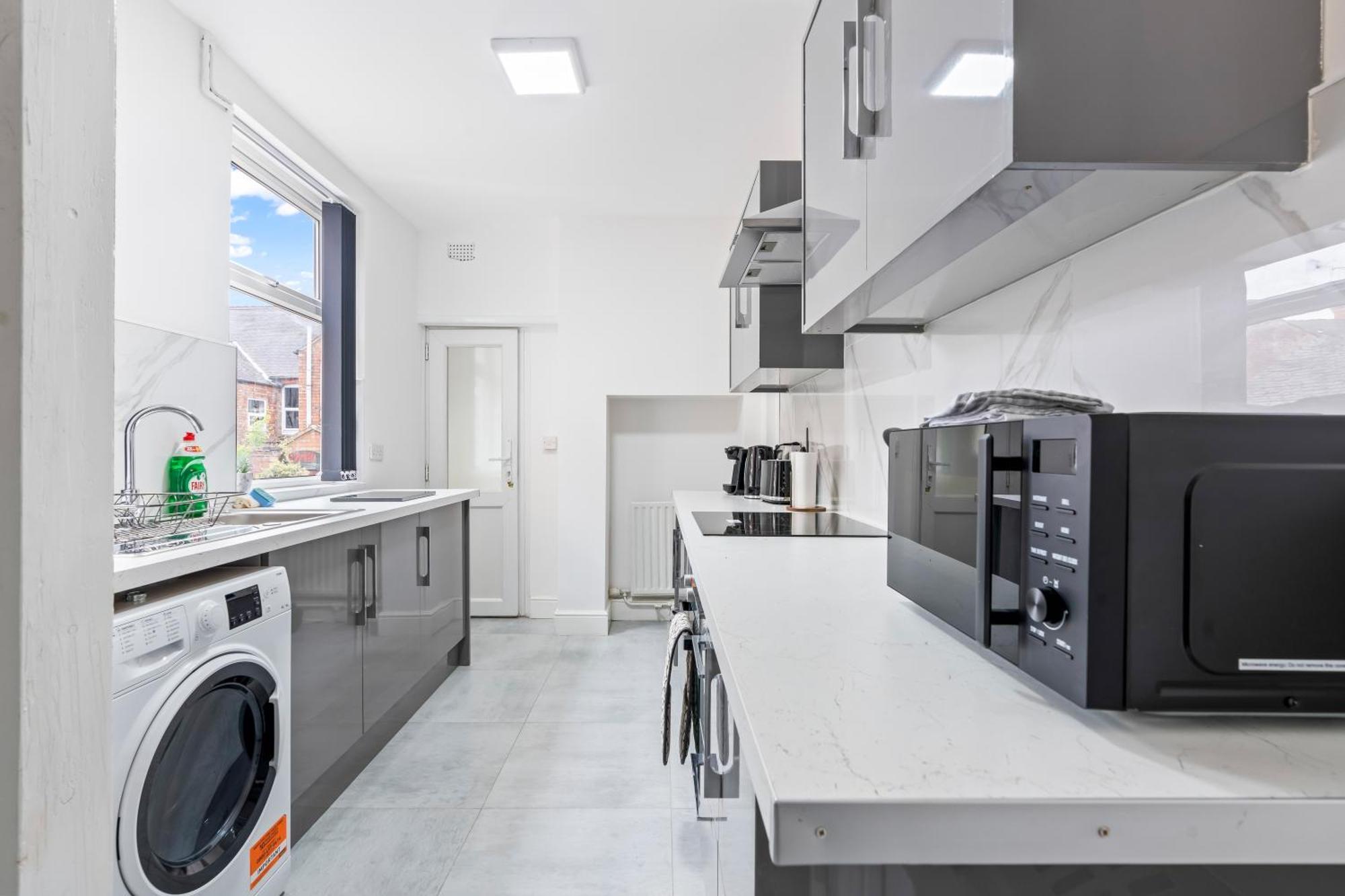 4br - Garden - Sleeps 10 Leicester