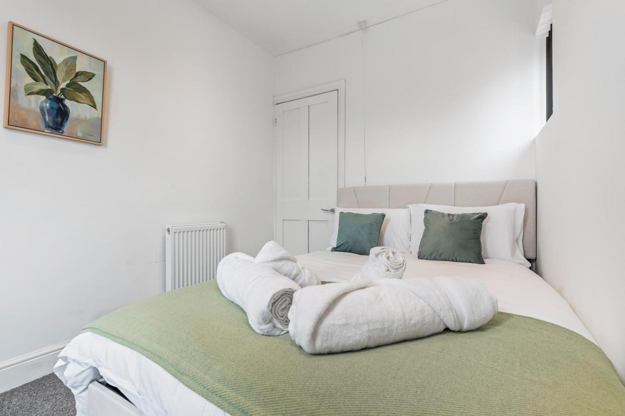 4br - Garden - Sleeps 10