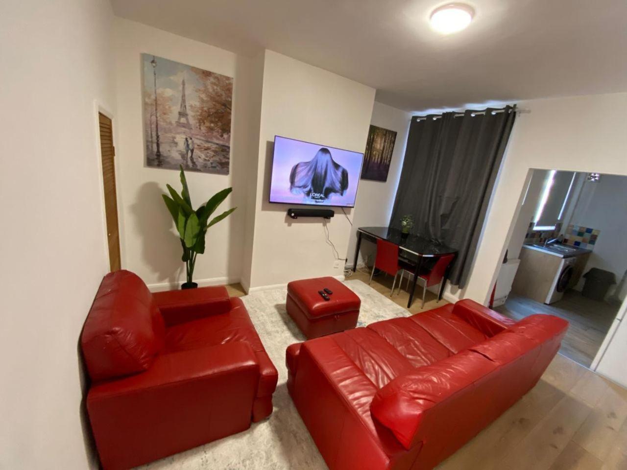 Cosy 2-bed House - Sleeps 4 Garden & Pet-friendly Holiday home