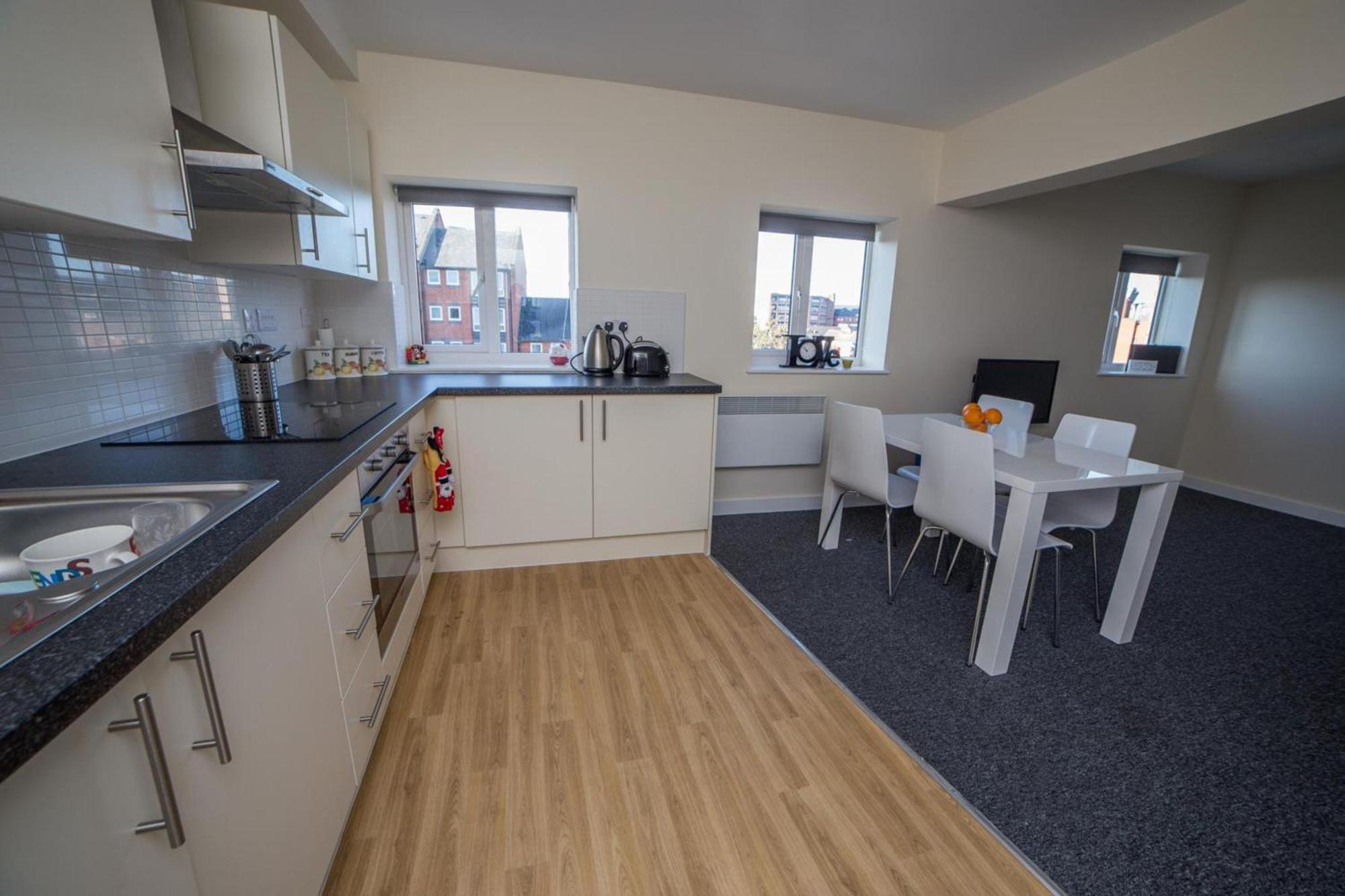3 Bedroom Ensuite Deacon House Aparthotel