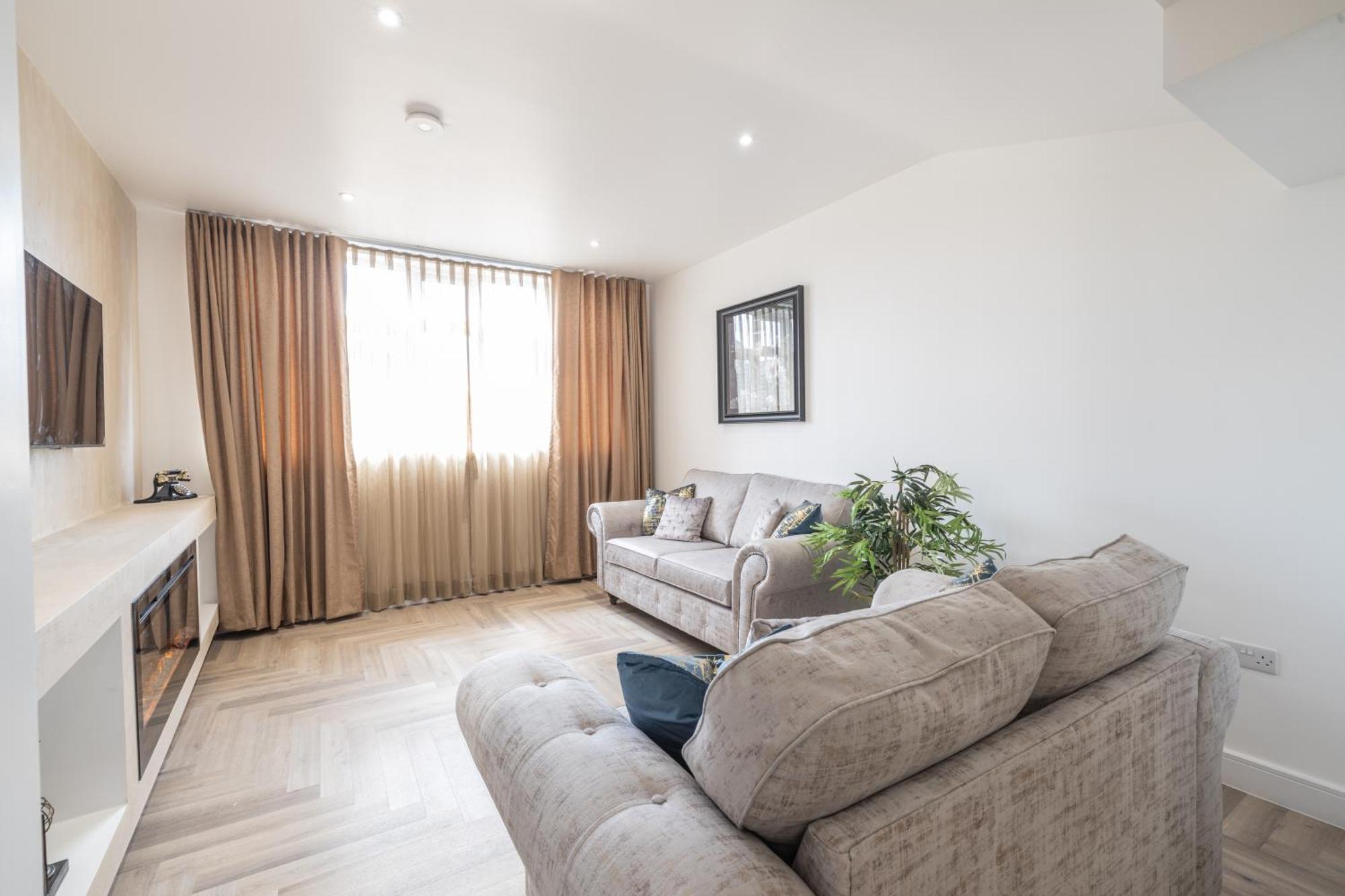 Deluxe Escape Perfect For Business & Families & Free Gym By The Pocklington - The Magistrates