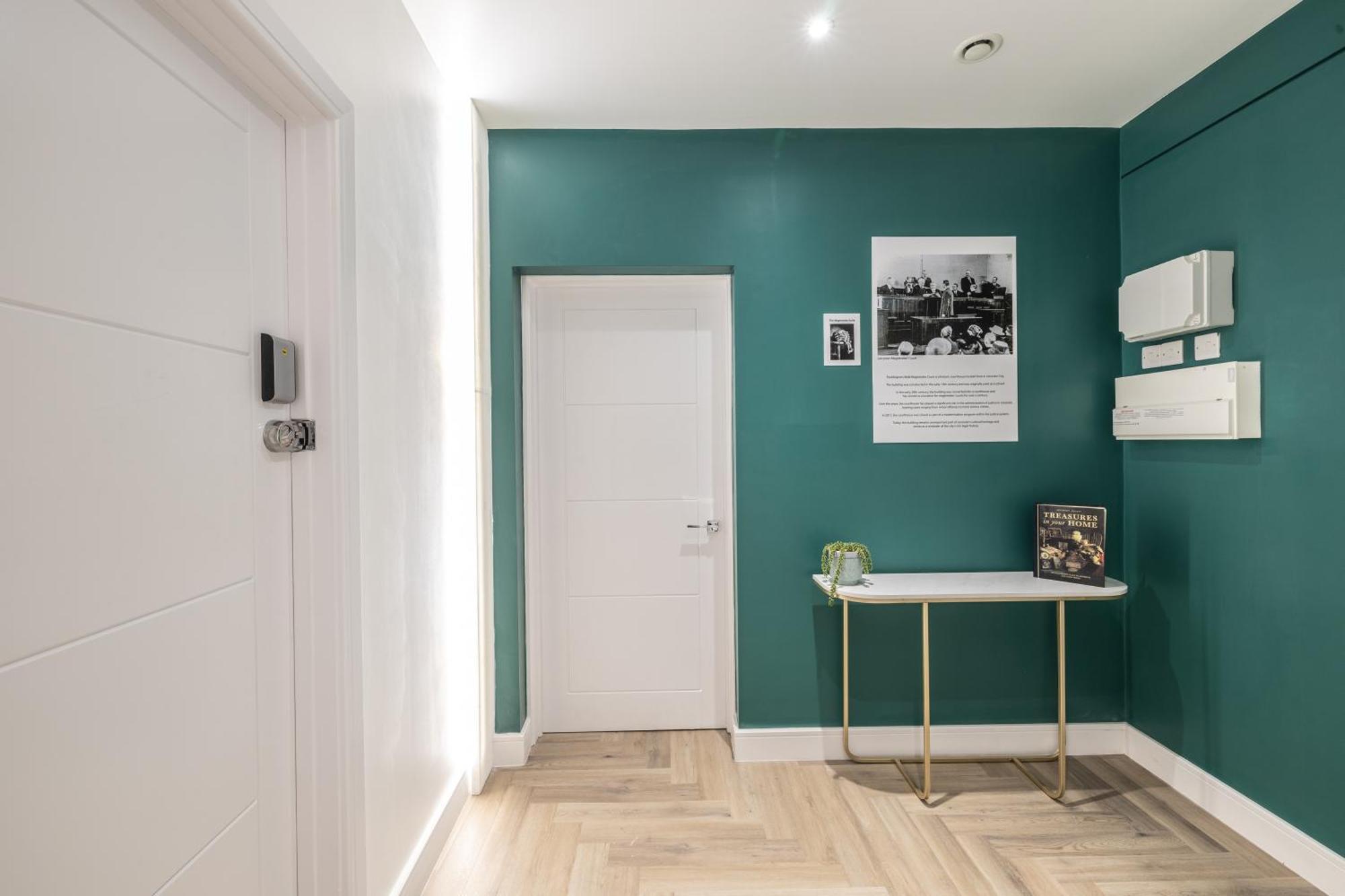 Deluxe Escape Perfect For Business & Families & Free Gym By The Pocklington - The Magistrates *