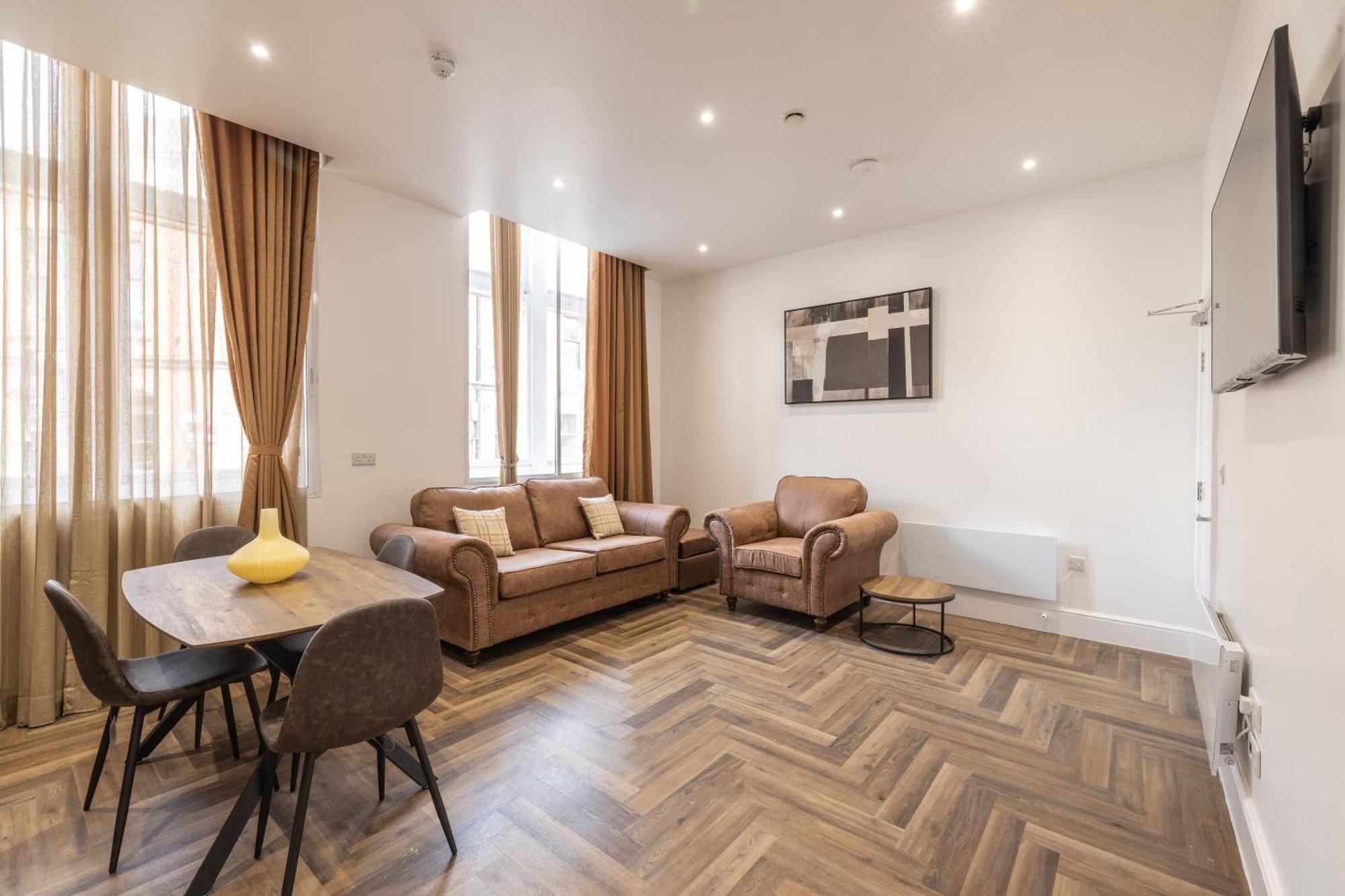 Luxury In Centre Ideal For Business & Families With Free Gym By The Pocklington - The Guild Apartment *