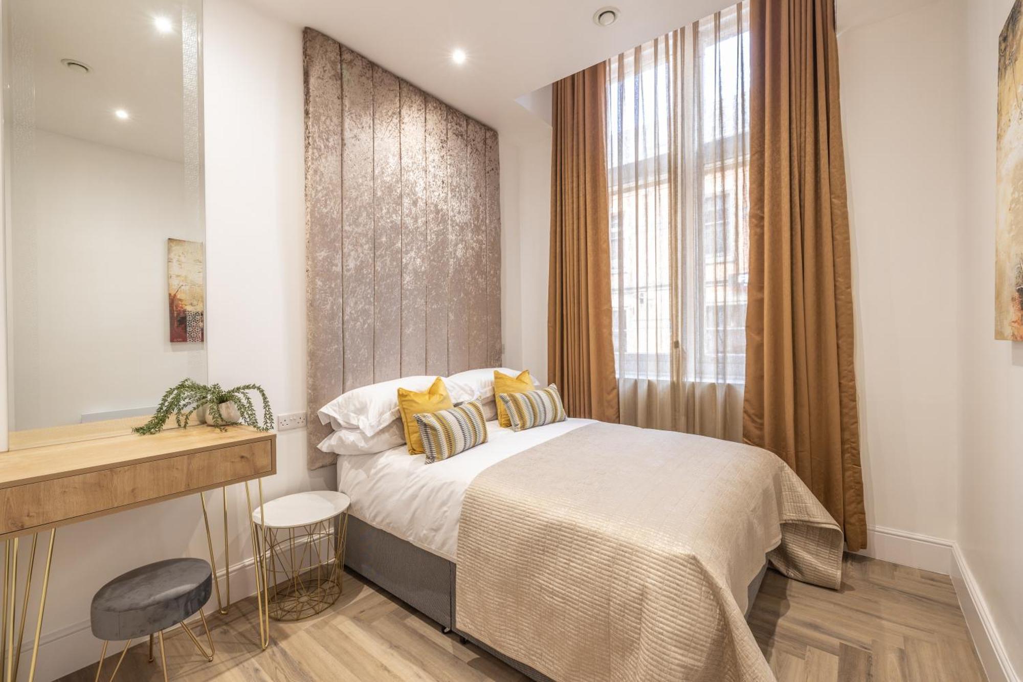 Luxe With Free Gym & Pet Friendly Perfect For Business & Families By The Pocklington - The Graduate *