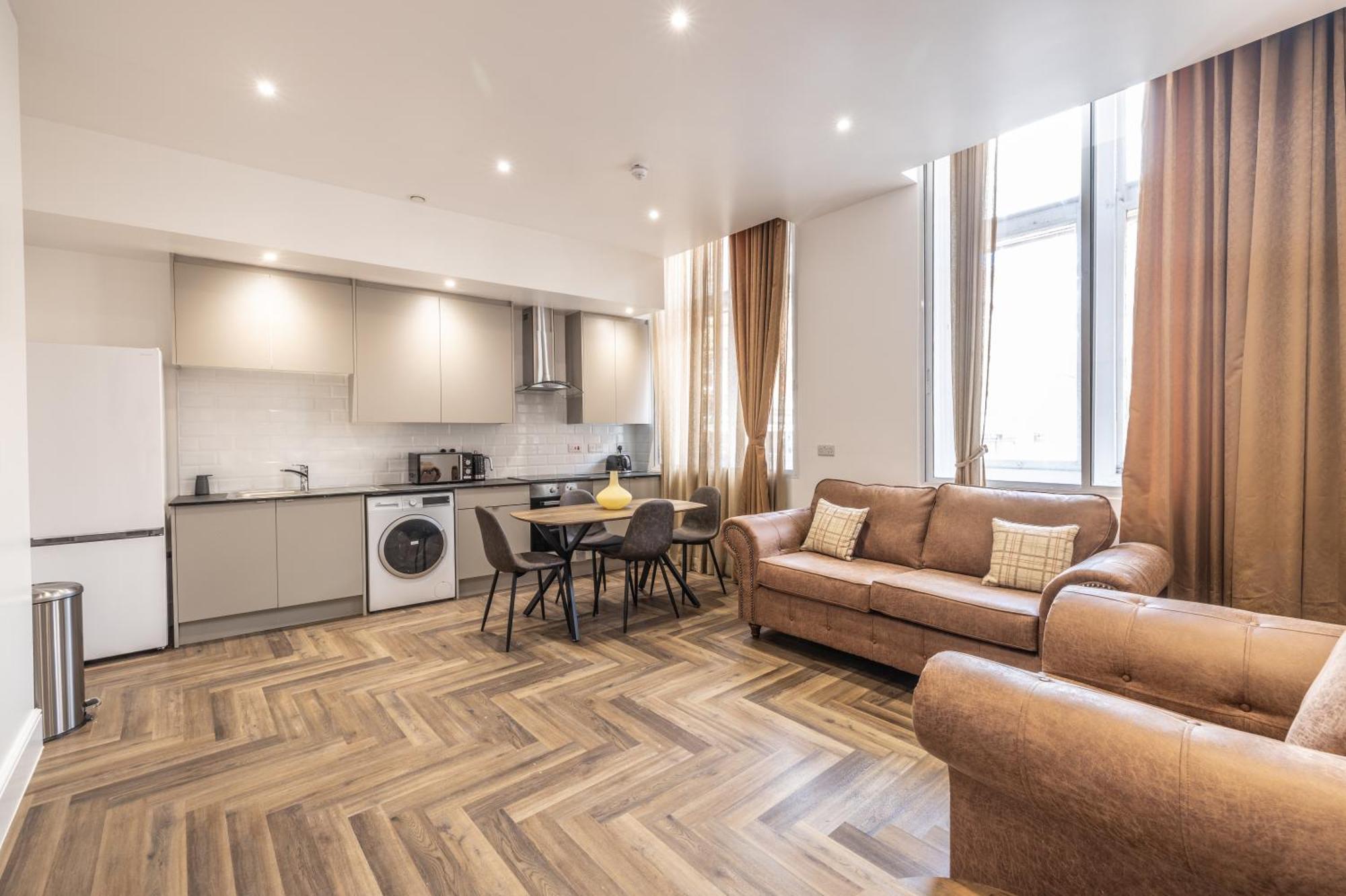 Luxury In Centre Ideal For Business & Families With Free Gym By The Pocklington - The Guild Apartment