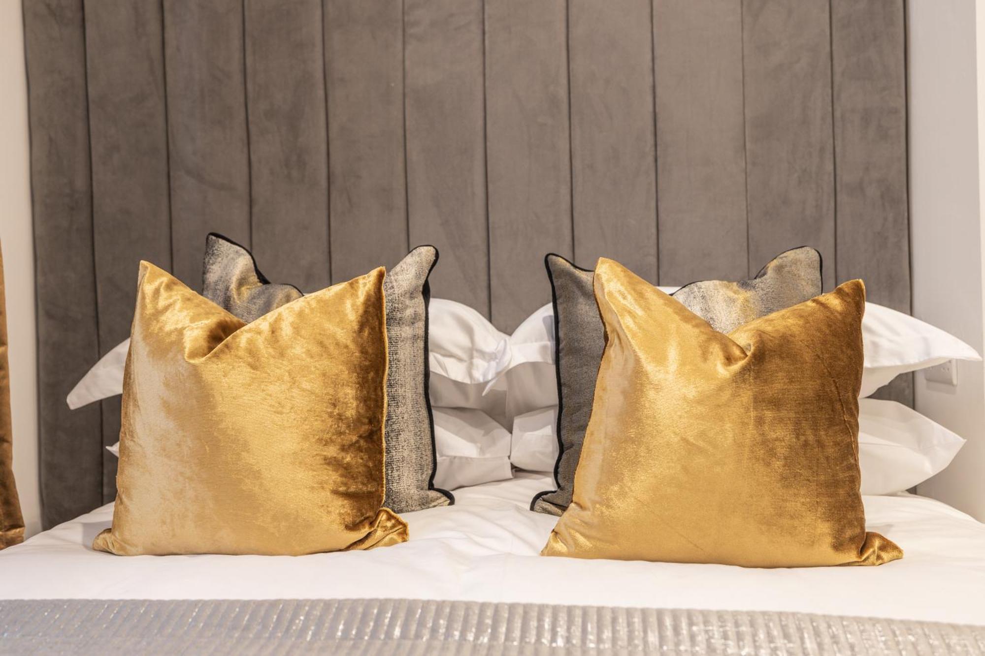 Apartment Luxe With Free Gym & Pet Friendly Perfect For Business & Families By The Pocklington - The Graduate *