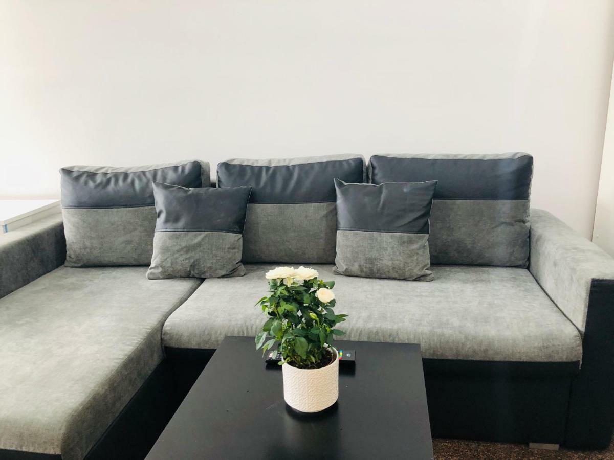 Showcase - Highcross House