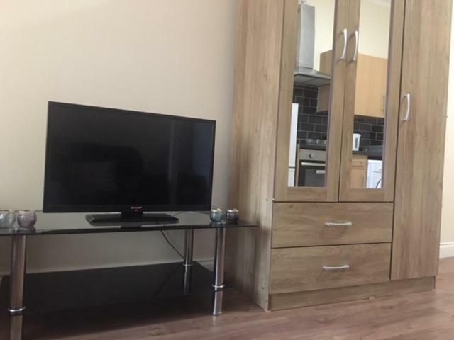 Flat * Leicester