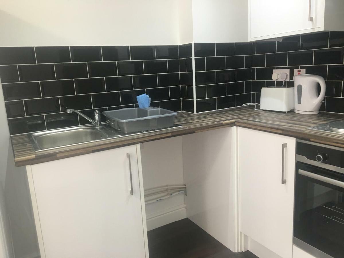 Safe Move -flat 1, Two Bedroom * Leicester