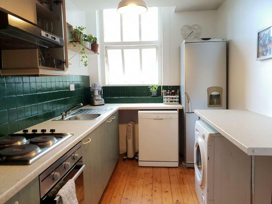 Spacious With River Views And 5 Min Walk To Center