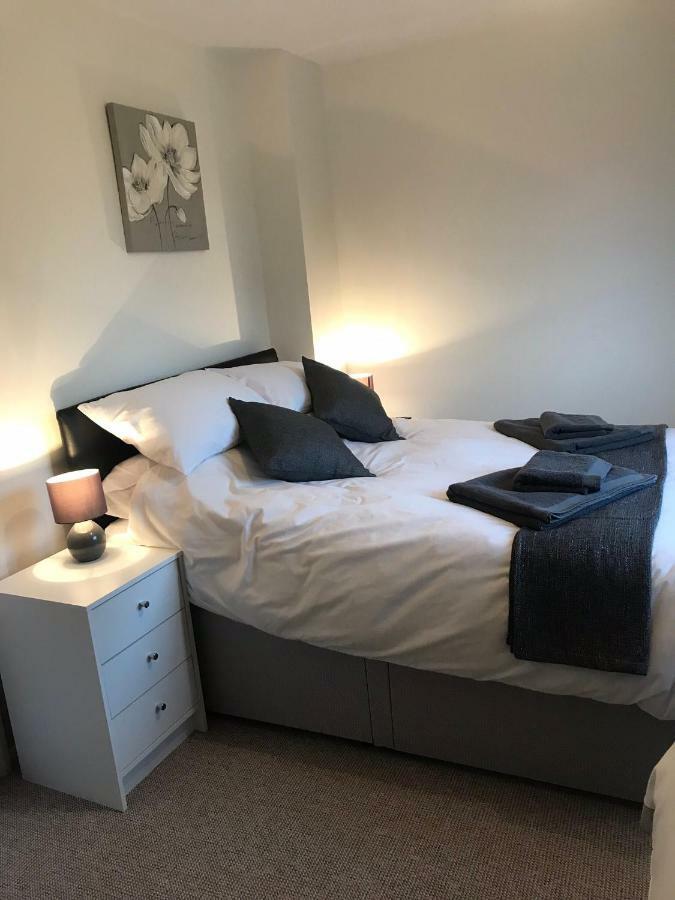 Hinckley Sleeps 5 Complete House Holiday home *