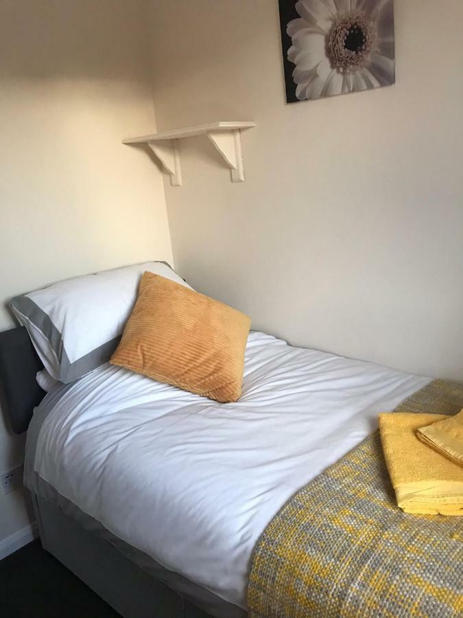 Hinckley Sleeps 5 Complete House Holiday home Leicester