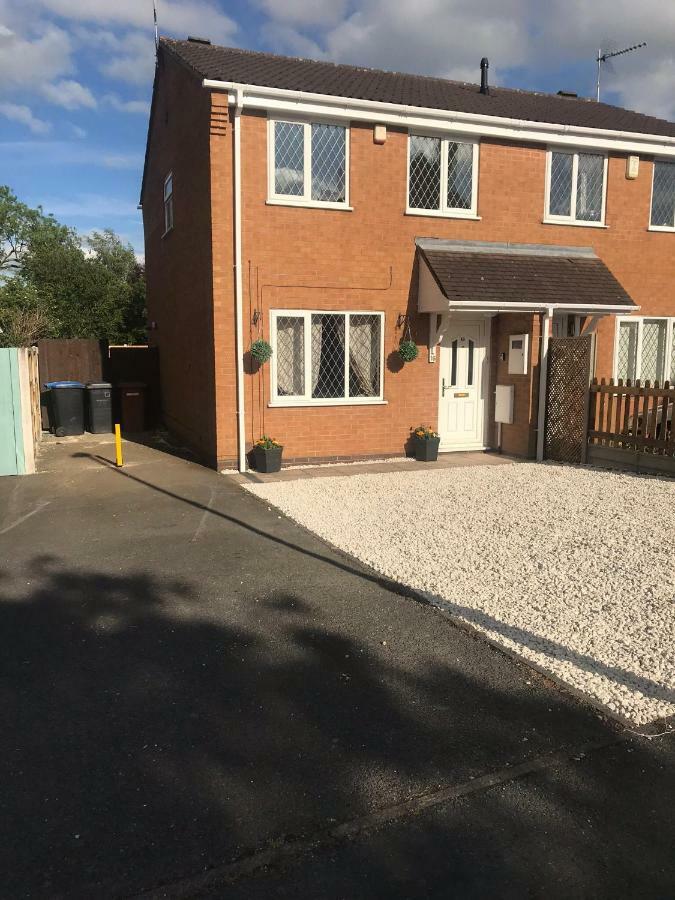 Hinckley Sleeps 5 Complete House Holiday home