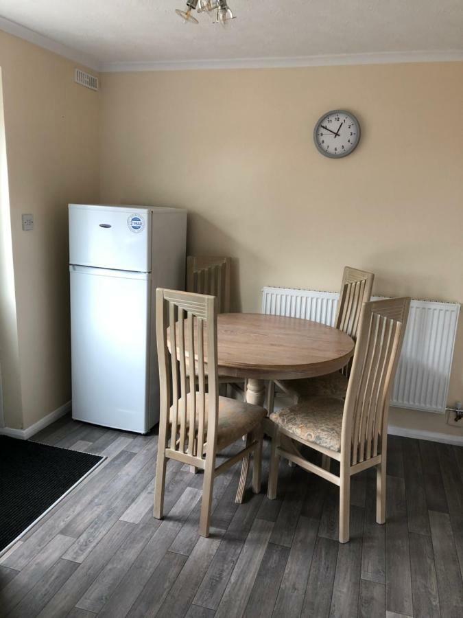 Hinckley Sleeps 5 Complete House * Leicester