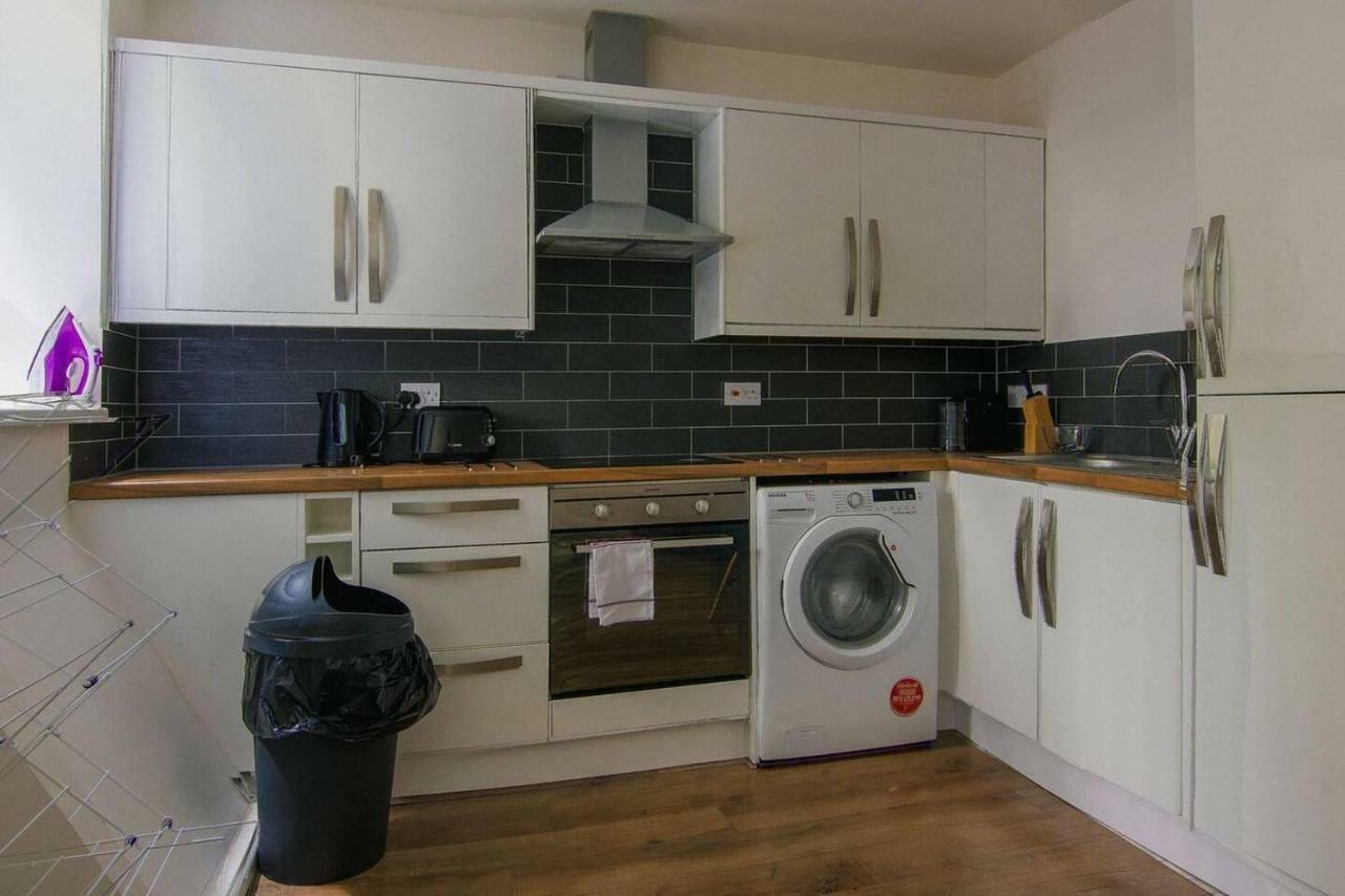 Apartment Modern 1 Bedroom Located In