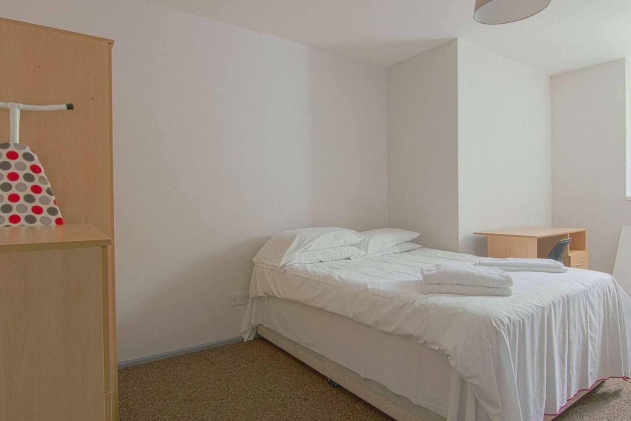 Modern 1 Bedroom Located In Apartment Leicester