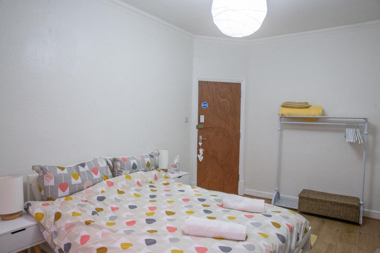 I'm Your Host - Upperton Road Holiday home *