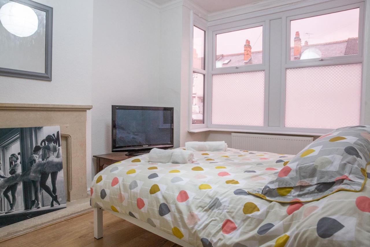 I'm Your Host - Upperton Road Holiday home