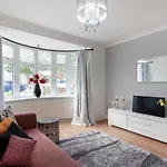 Flexible Stay- 32 Downing Drive