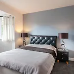 Flexible Stay- 32 Downing Drive
