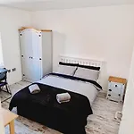 City Centre 2 Bed 2 Bath 5 Guest With Cheapest Overnight Car Park Entrepreneur Stays