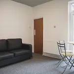 Room In Guest Room - Big Size Room In Leicester