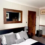 Park View House- Free Parking, Free Coffee & Tea