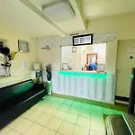 Star Hotel, South Leicester