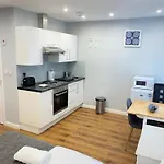 Showcase Apartments - Kimberley House