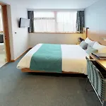 College Court Hotel