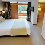 College Court Hotel