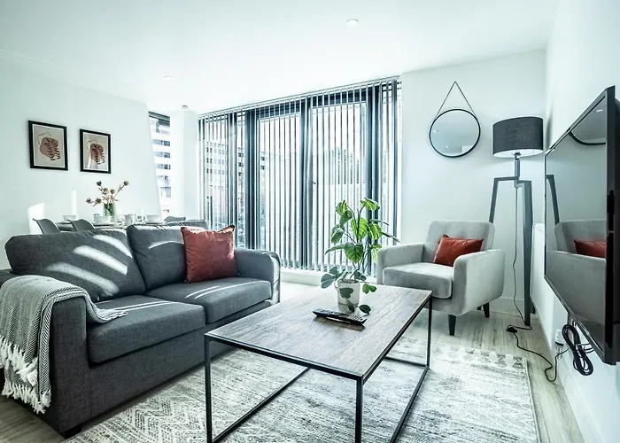Modern Luxe 1 & 2 Bed Apts Near Granby Plaza By Sojo Stay