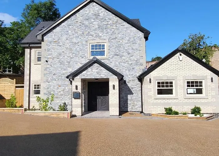 New Fully Furnished 5 Bedroom, 4 Bathroom Detached Houses