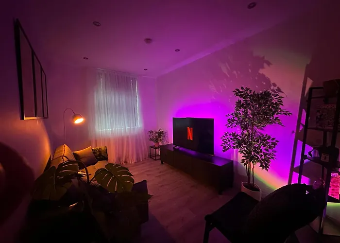 Retro Suite A Luxury Apartment With King Size Bed Wii Games And Entertainment