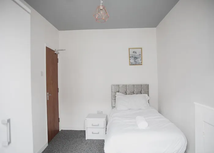 Room In Guest Room - Big Single Room Near City