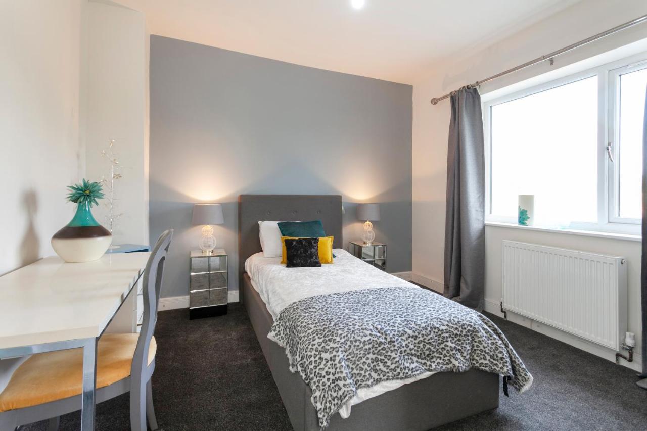 Flexible Stay- 32 Downing Drive * Leicester
