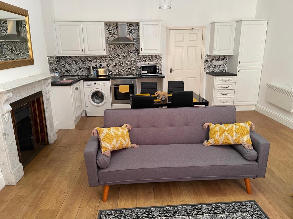 Spacious 2 Bedroom Apartment, Heart Of *